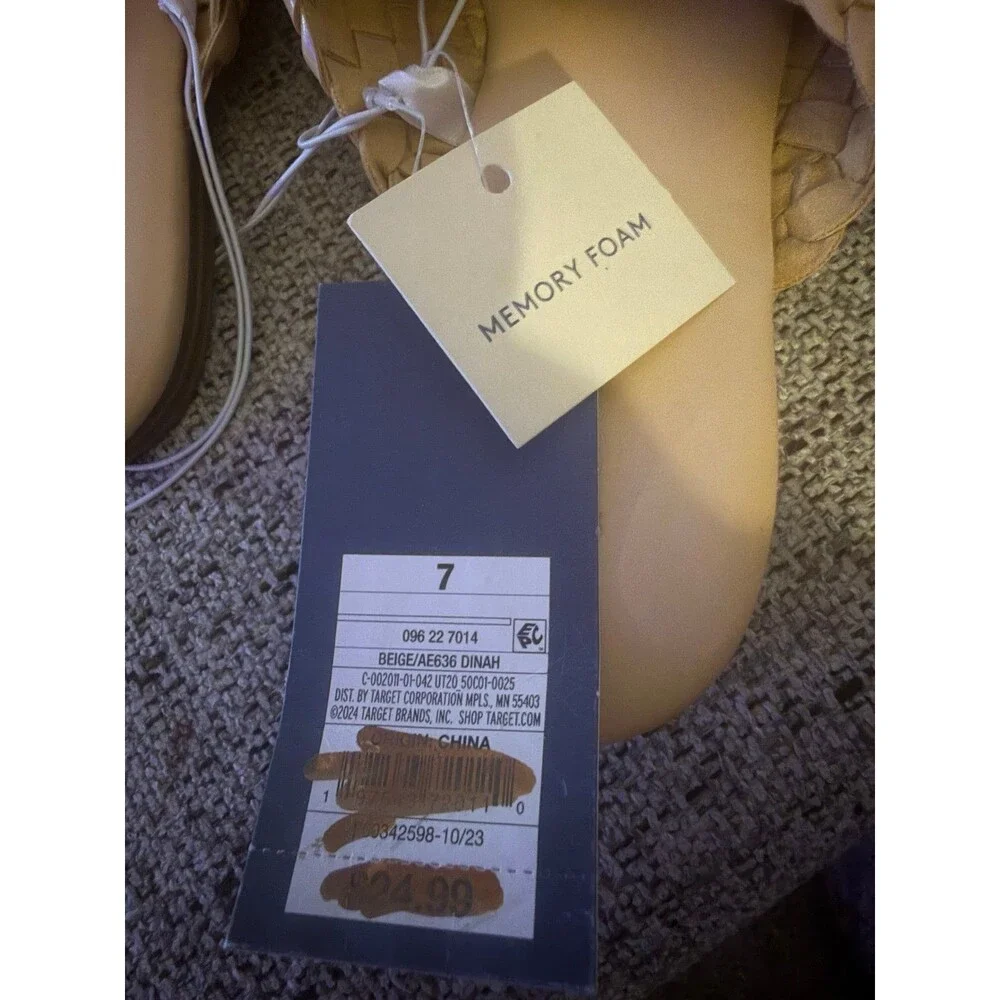 Universal Thread selling brand